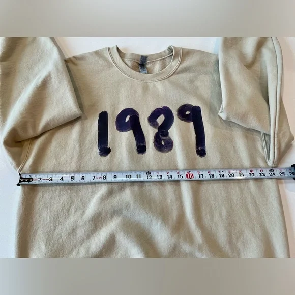 Taylor Swift 1989 Sweatshirt Tan Cream - Picture 4 of 8